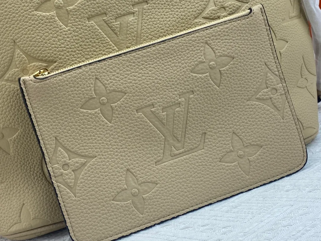 All categories Official website "Brand Women's Bags" Women's Bags 💙 LV replica LV, fine imitation LV bags, LV shoulder bags, 2023 official latest version LV full leather embossed handbag, bag factory, original material, size: 32-29-17CM