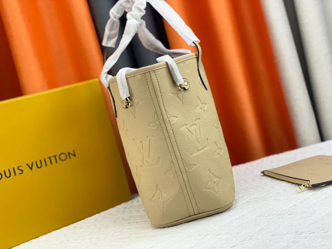 All categories Official website "Brand Women's Bags" Women's Bags 💙 LV replica LV, fine imitation LV bags, LV shoulder bags, 2023 official latest version LV full leather embossed handbag, bag factory, original material, size: 32-29-17CM