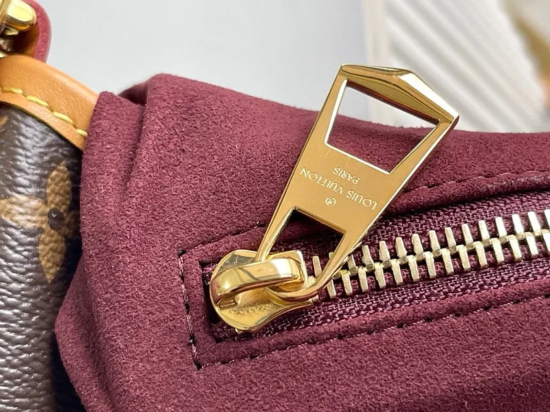 All Categories 💚 Authentic Grade Bags 💚 LV 2026 New LV Top Replica Crossbody Shoulder Bag