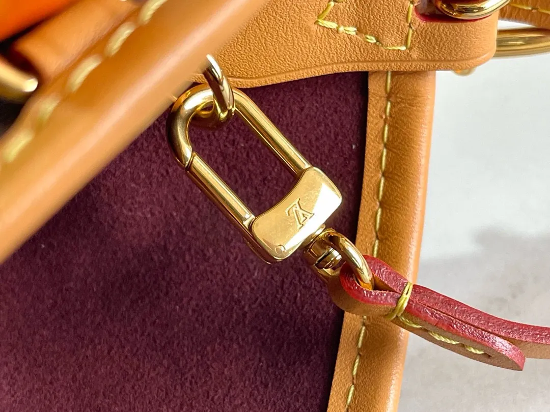 All Categories 💚 Authentic Grade Bags 💚 LV 2026 New LV Top Replica Crossbody Shoulder Bag