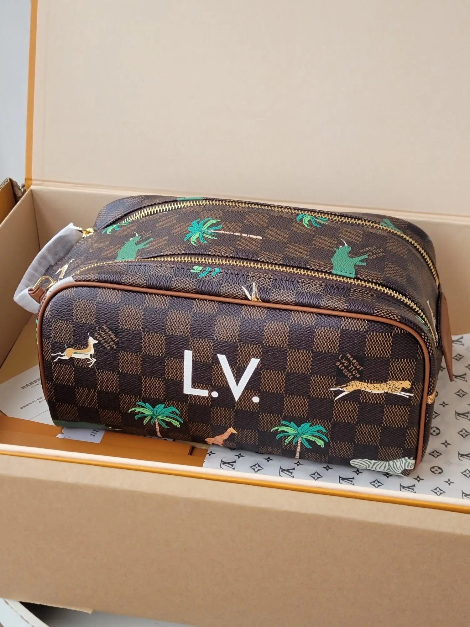 All Categories Official Website "Brand Women's Bags" Women's Bags 💙 LV 2025 New LV Cosmetic Bag