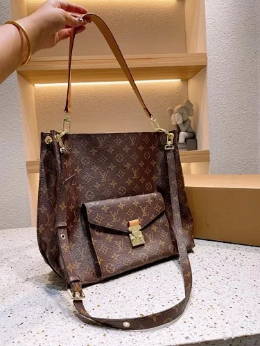 All categories Official website "Brand Women's Bags" Women's Bags 💙 LV fine imitation LV, high imitation LV bags, LV crossbody bags, 2023 official latest version LV crossbody bags, LV bag factory, recommended bags, size: 30-32CM