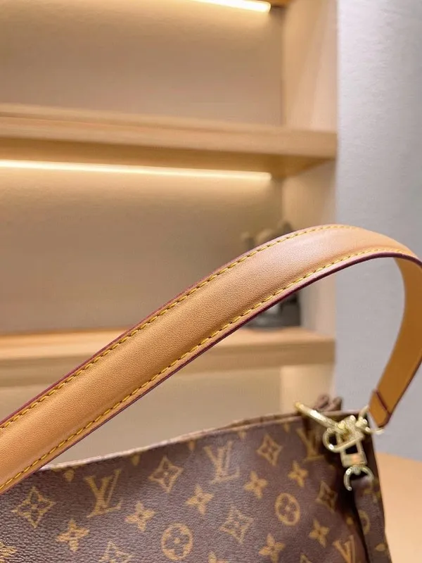 All categories Official website "Brand Women's Bags" Women's Bags 💙 LV fine imitation LV, high imitation LV bags, LV crossbody bags, 2023 official latest version LV crossbody bags, LV bag factory, recommended bags, size: 30-32CM