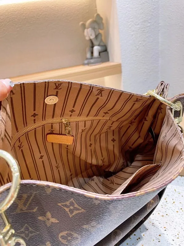 All categories Official website "Brand Women's Bags" Women's Bags 💙 LV fine imitation LV, high imitation LV bags, LV crossbody bags, 2023 official latest version LV crossbody bags, LV bag factory, recommended bags, size: 30-32CM