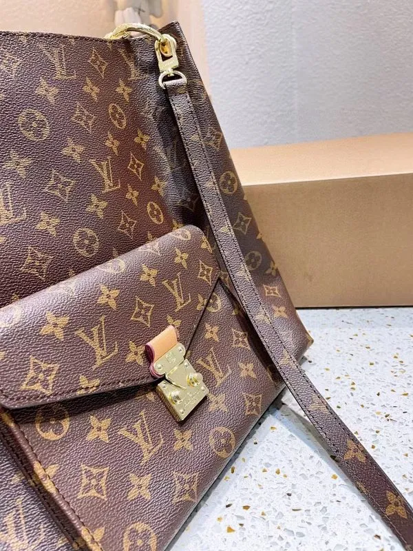 All categories Official website "Brand Women's Bags" Women's Bags 💙 LV fine imitation LV, high imitation LV bags, LV crossbody bags, 2023 official latest version LV crossbody bags, LV bag factory, recommended bags, size: 30-32CM