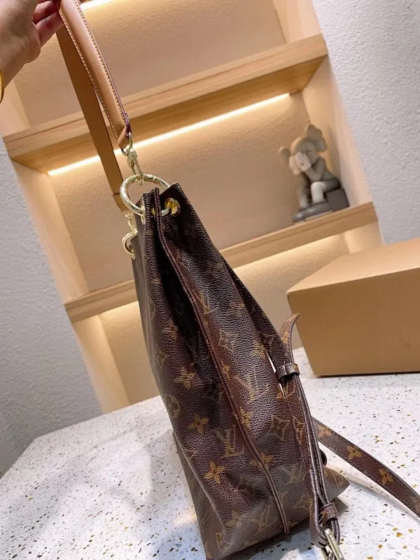 All categories Official website "Brand Women's Bags" Women's Bags 💙 LV fine imitation LV, high imitation LV bags, LV crossbody bags, 2023 official latest version LV crossbody bags, LV bag factory, recommended bags, size: 30-32CM