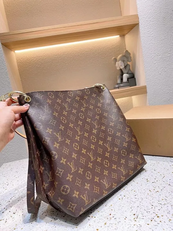 All categories Official website "Brand Women's Bags" Women's Bags 💙 LV fine imitation LV, high imitation LV bags, LV crossbody bags, 2023 official latest version LV crossbody bags, LV bag factory, recommended bags, size: 30-32CM