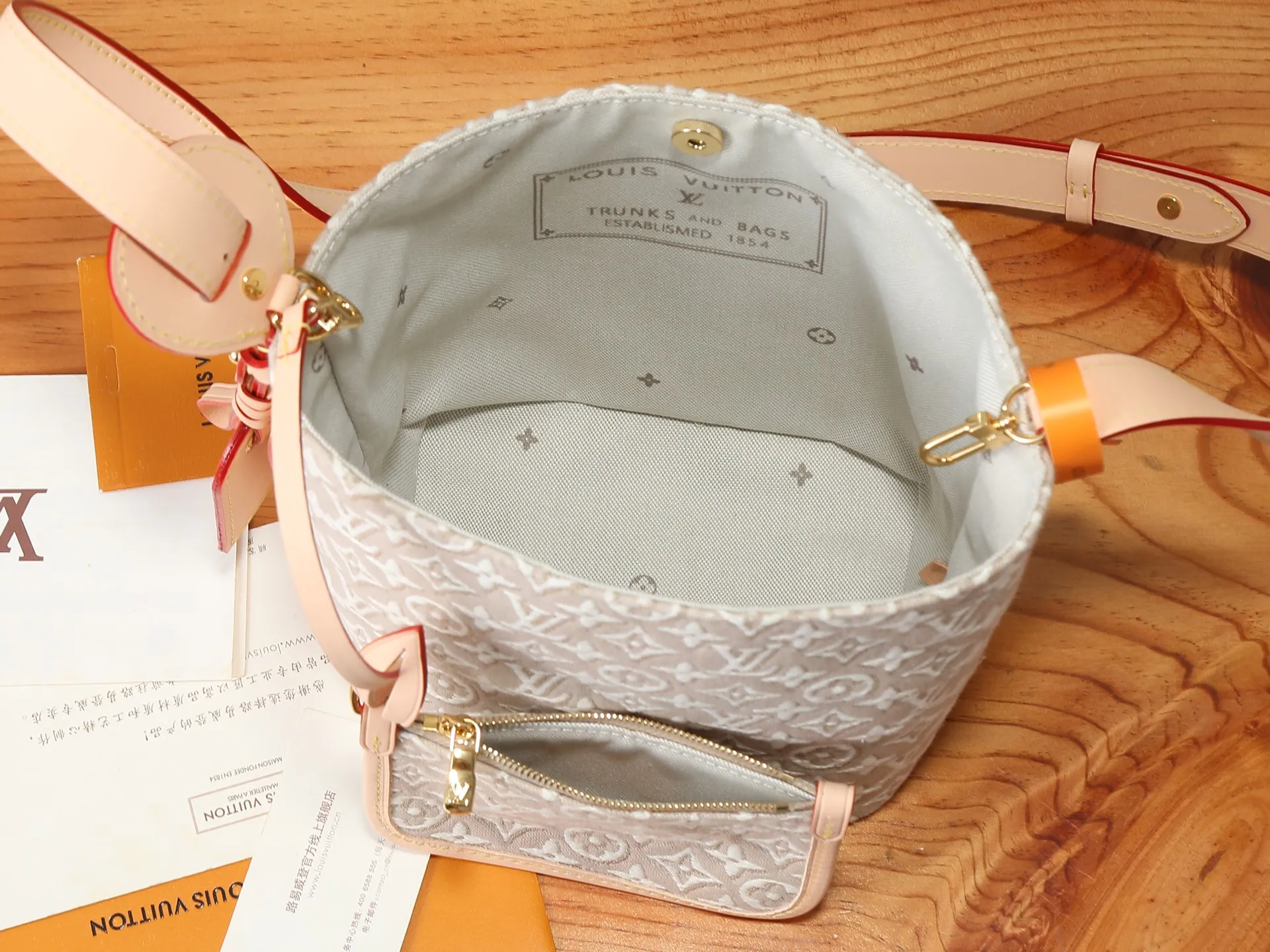 All Categories Official Website "Brand Women's Bags" Women's Bags 💙 LV LV 2026 New Crossbody Shoulder Bag