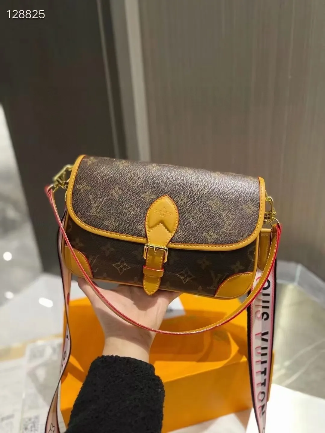 All categories Official website "Brand Women's Bags" Women's Bags 💙 LV fine imitation LV, high imitation LV bags, LV crossbody bags, 2023 official latest version LV crossbody bags, LV bag factory, recommended bags, size: 25-9-15CM