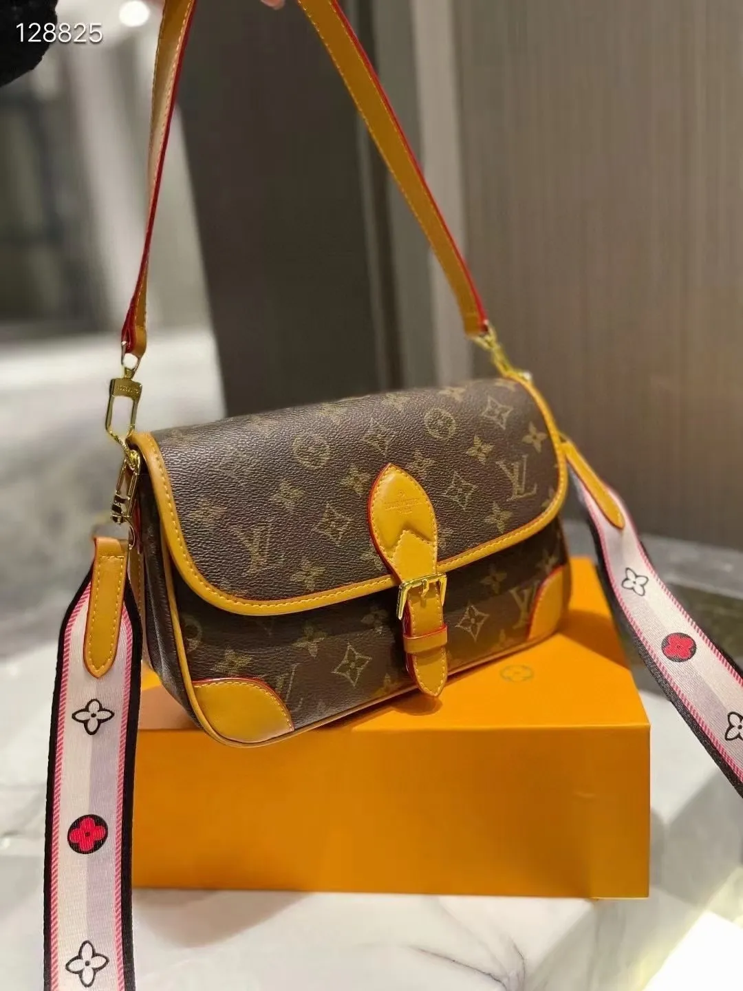 All categories Official website "Brand Women's Bags" Women's Bags 💙 LV fine imitation LV, high imitation LV bags, LV crossbody bags, 2023 official latest version LV crossbody bags, LV bag factory, recommended bags, size: 25-9-15CM
