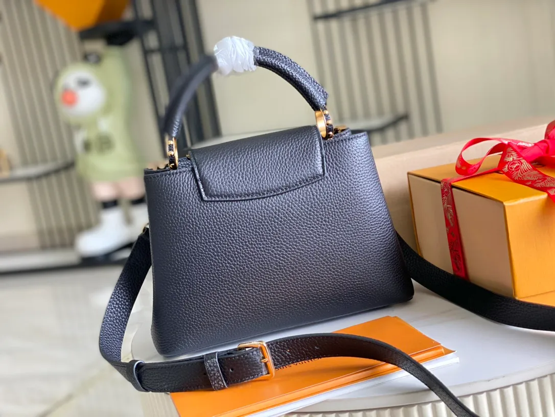 All Categories 💚 Authentic Grade Bags 💚 LV 2026 New LV Top Replica Crossbody Shoulder Bag