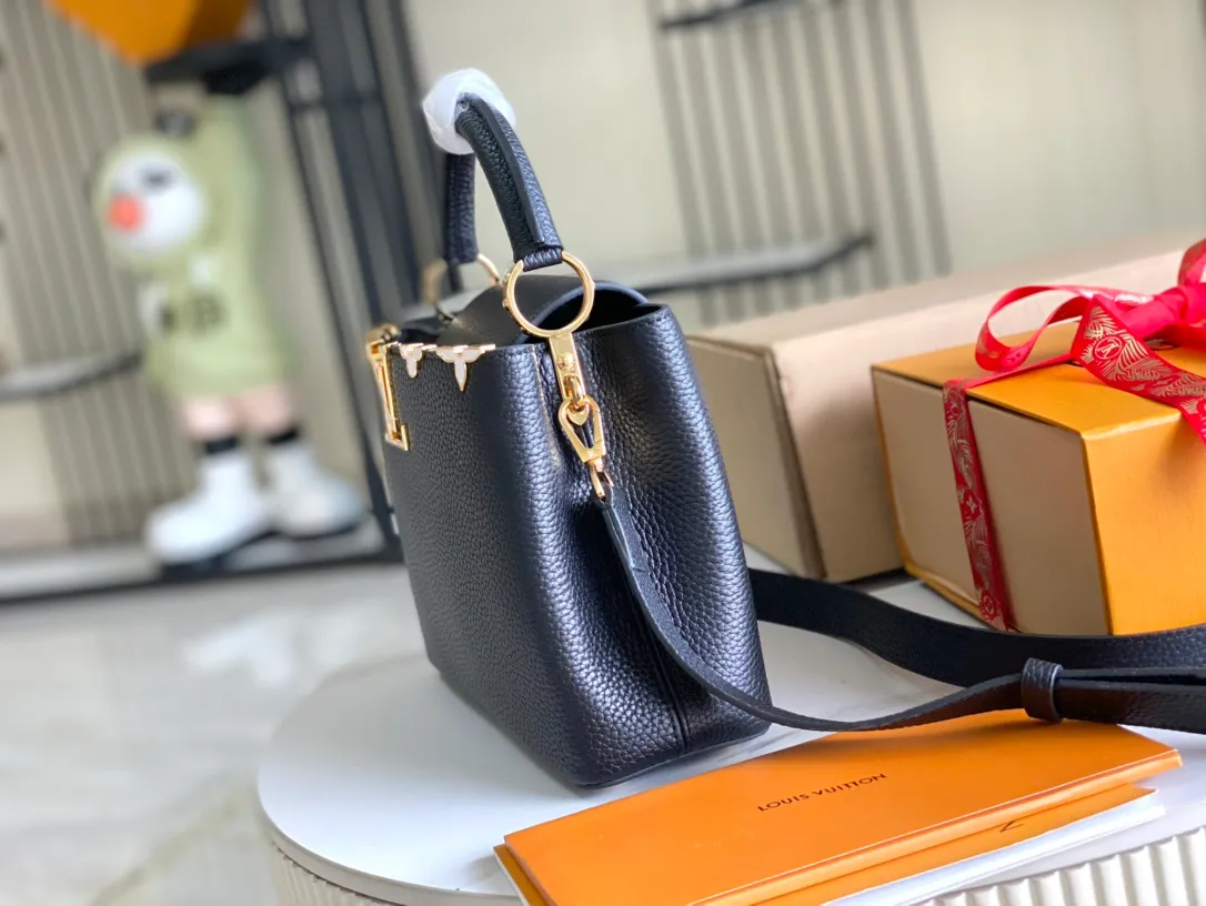 All Categories 💚 Authentic Grade Bags 💚 LV 2026 New LV Top Replica Crossbody Shoulder Bag