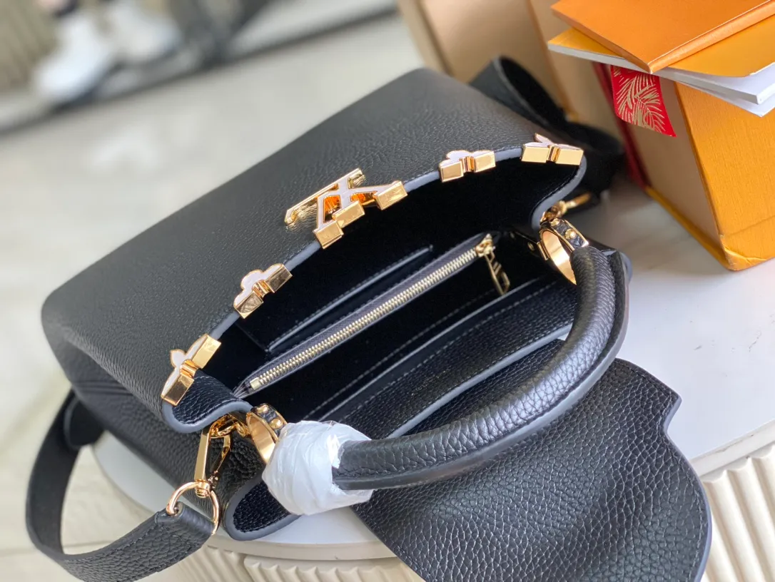All Categories 💚 Authentic Grade Bags 💚 LV 2026 New LV Top Replica Crossbody Shoulder Bag