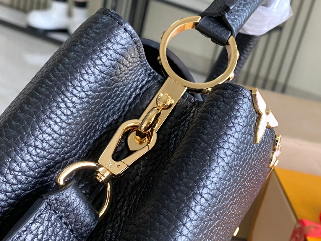 All Categories 💚 Authentic Grade Bags 💚 LV 2026 New LV Top Replica Crossbody Shoulder Bag