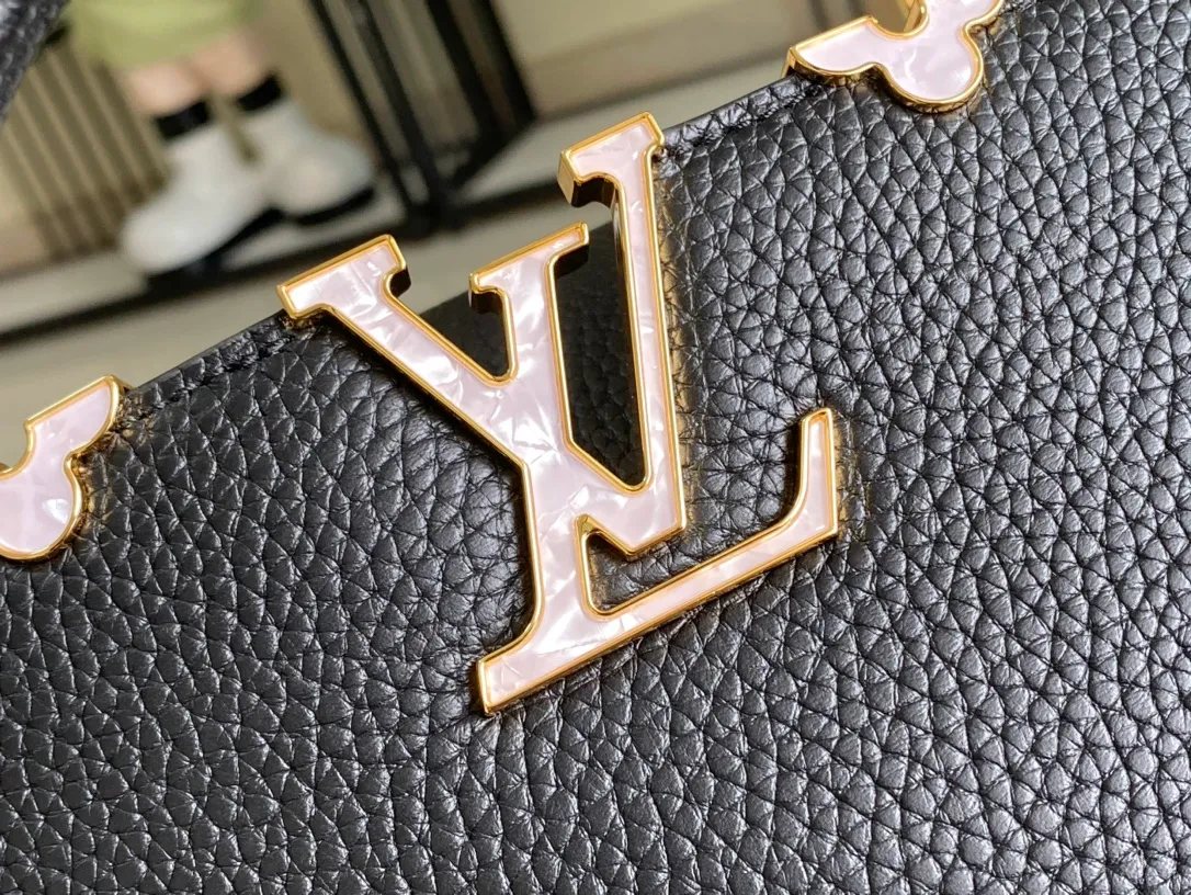 All Categories 💚 Authentic Grade Bags 💚 LV 2026 New LV Top Replica Crossbody Shoulder Bag
