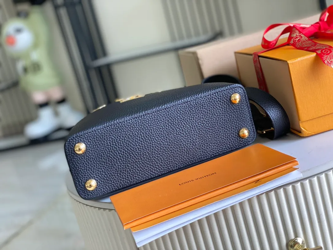 All Categories 💚 Authentic Grade Bags 💚 LV 2026 New LV Top Replica Crossbody Shoulder Bag