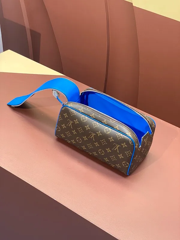 All categories Official website "Brand Women's Bags" Women's Bags 💙 LV 2025 new LV toiletry bag