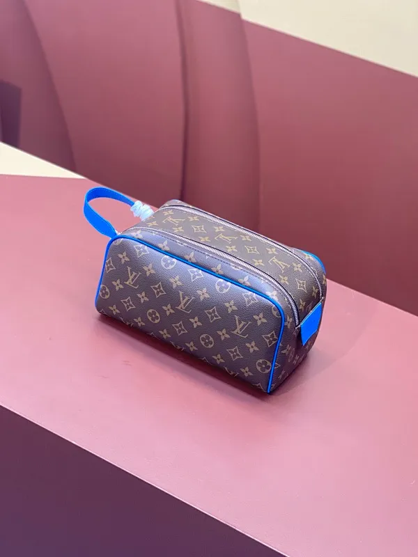 All categories Official website "Brand Women's Bags" Women's Bags 💙 LV 2025 new LV toiletry bag