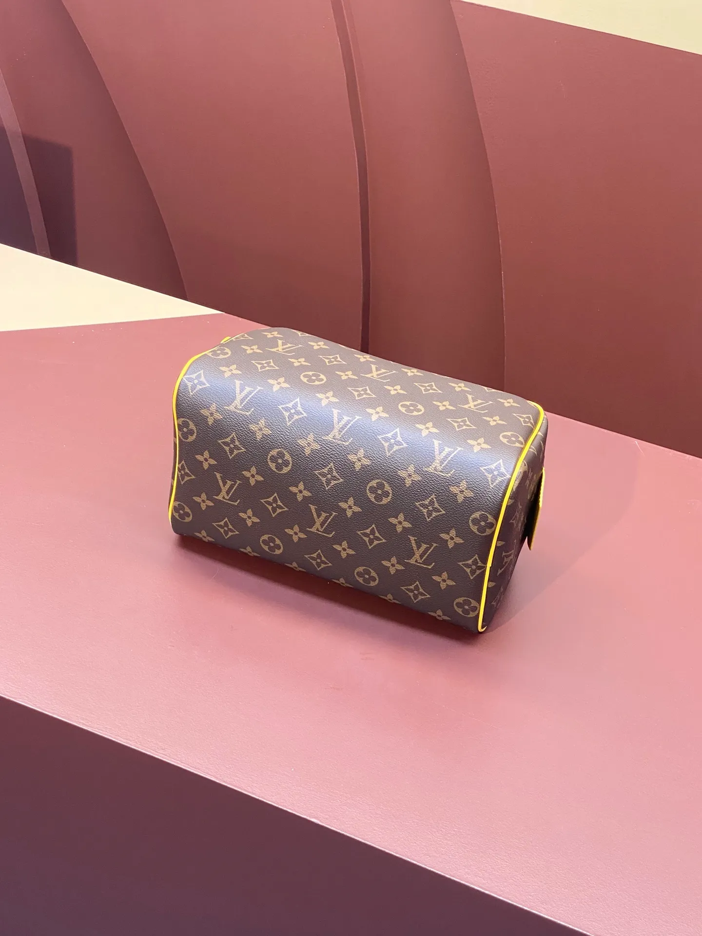All categories Official website "Brand Women's Bags" Women's Bags 💙 LV 2025 new LV toiletry bag