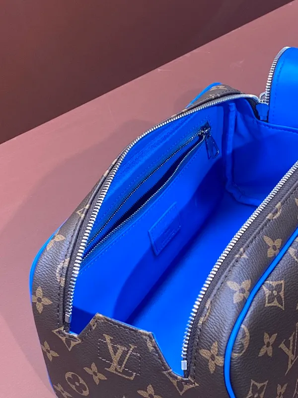 All categories Official website "Brand Women's Bags" Women's Bags 💙 LV 2025 new LV toiletry bag