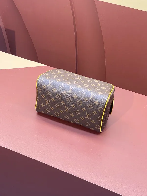 All categories Official website "Brand Women's Bags" Women's Bags 💙 LV 2025 new LV toiletry bag