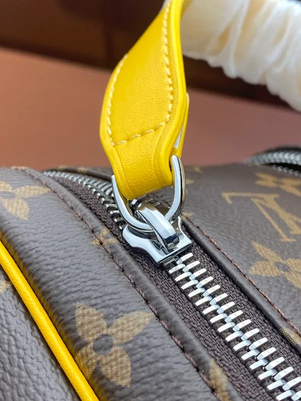 All categories Official website "Brand Women's Bags" Women's Bags 💙 LV 2025 new LV toiletry bag