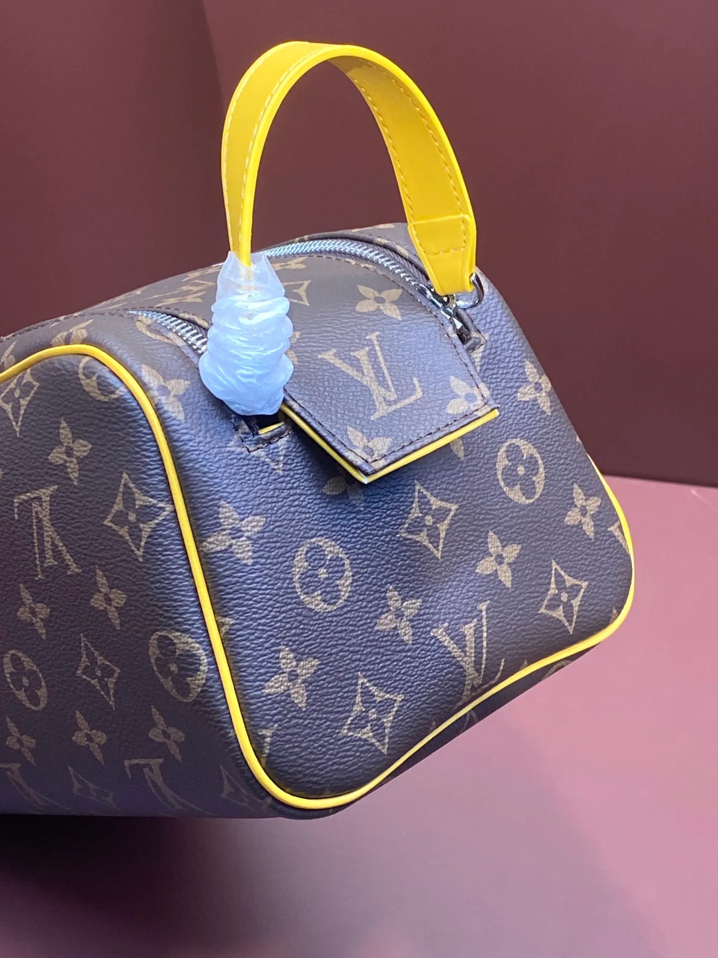 All categories Official website "Brand Women's Bags" Women's Bags 💙 LV 2025 new LV toiletry bag
