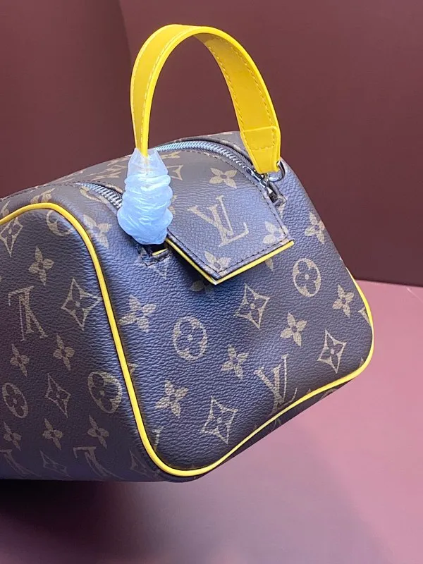 All categories Official website "Brand Women's Bags" Women's Bags 💙 LV 2025 new LV toiletry bag