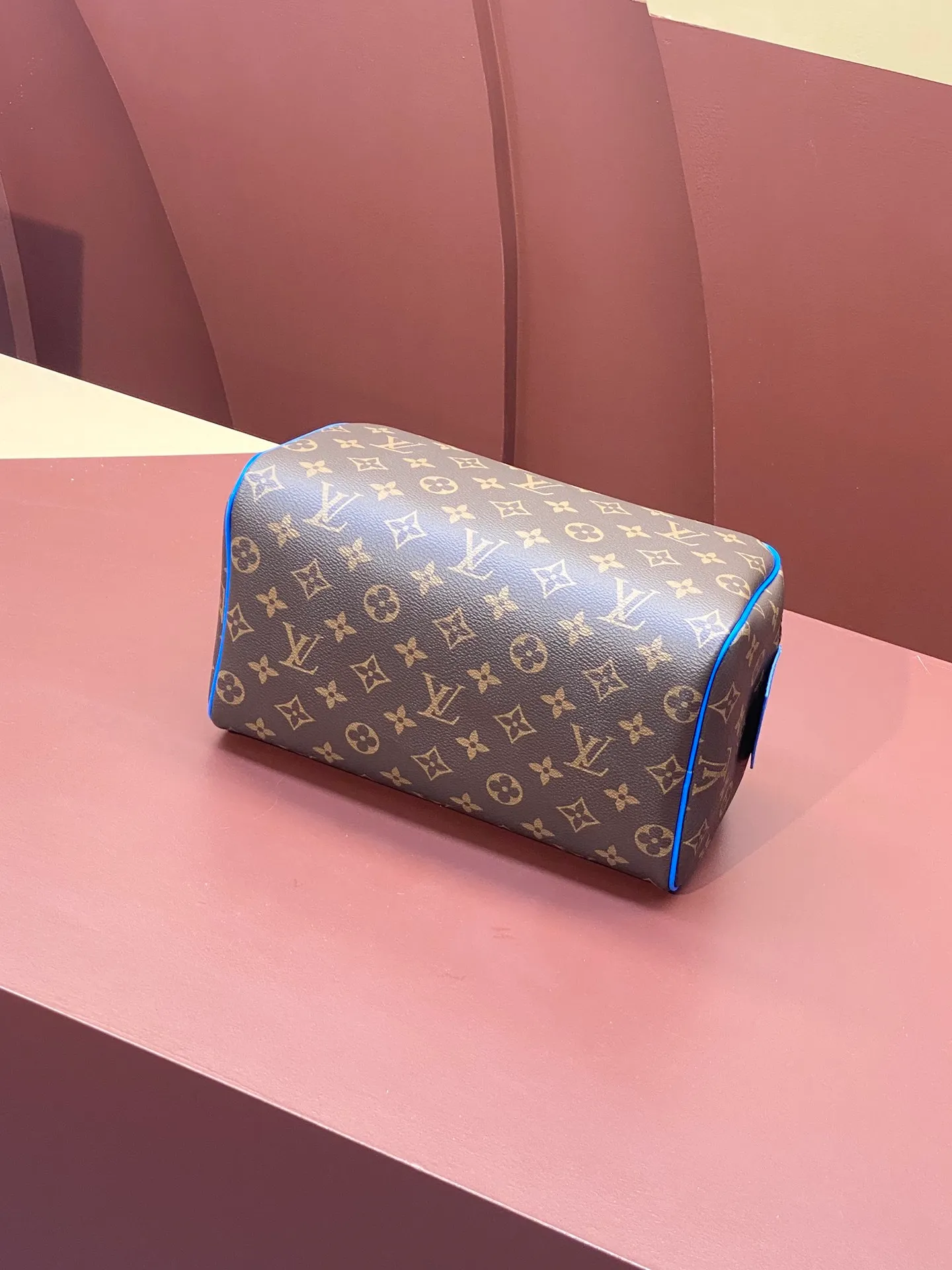 All categories Official website "Brand Women's Bags" Women's Bags 💙 LV 2025 new LV toiletry bag