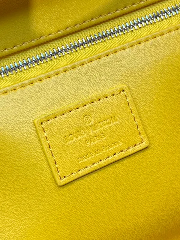 All categories Official website "Brand Women's Bags" Women's Bags 💙 LV 2025 new LV toiletry bag
