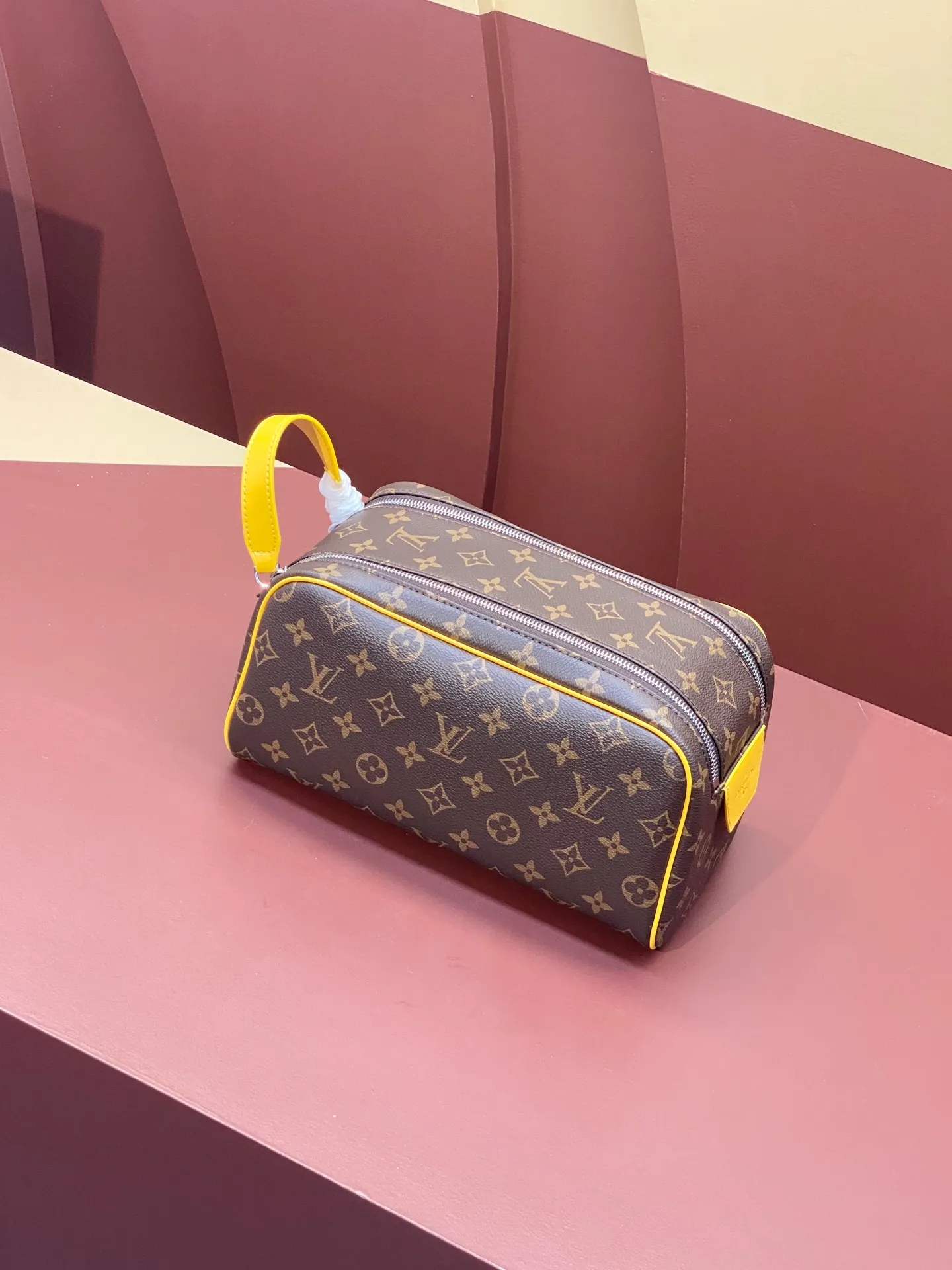 All categories Official website "Brand Women's Bags" Women's Bags 💙 LV 2025 new LV toiletry bag