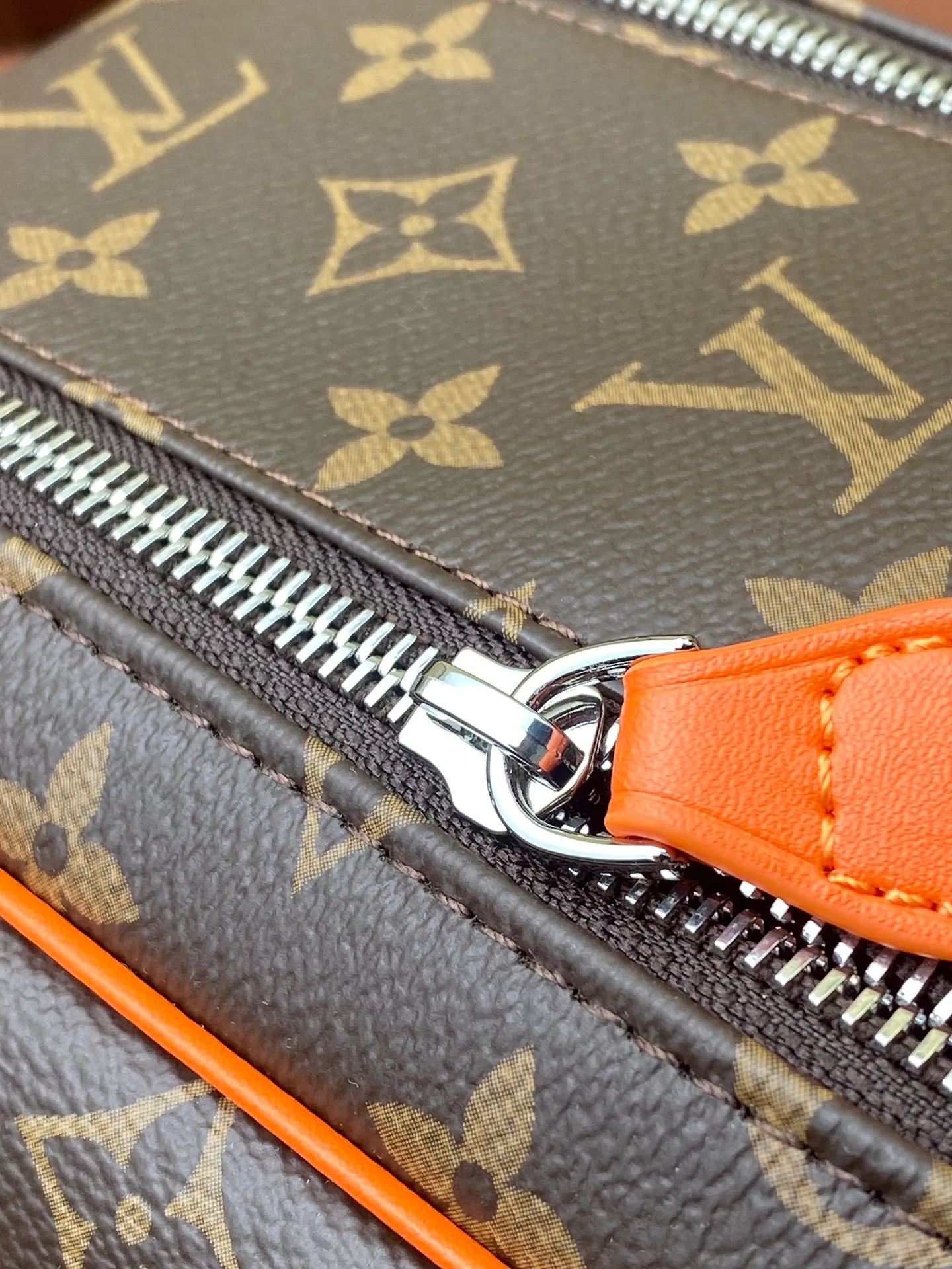 All categories Official website "Brand Women's Bags" Women's Bags 💙 LV 2025 new LV toiletry bag