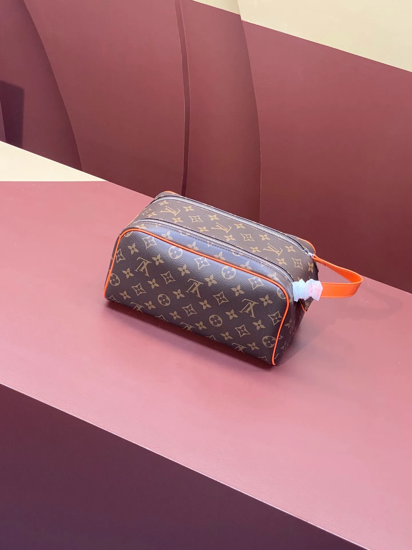 All categories Official website "Brand Women's Bags" Women's Bags 💙 LV 2025 new LV toiletry bag