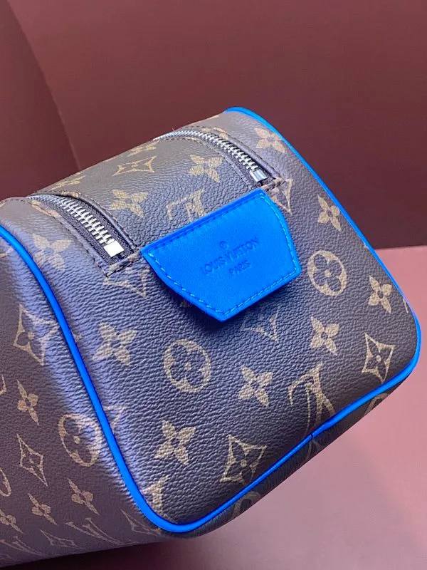 All categories Official website "Brand Women's Bags" Women's Bags 💙 LV 2025 new LV toiletry bag