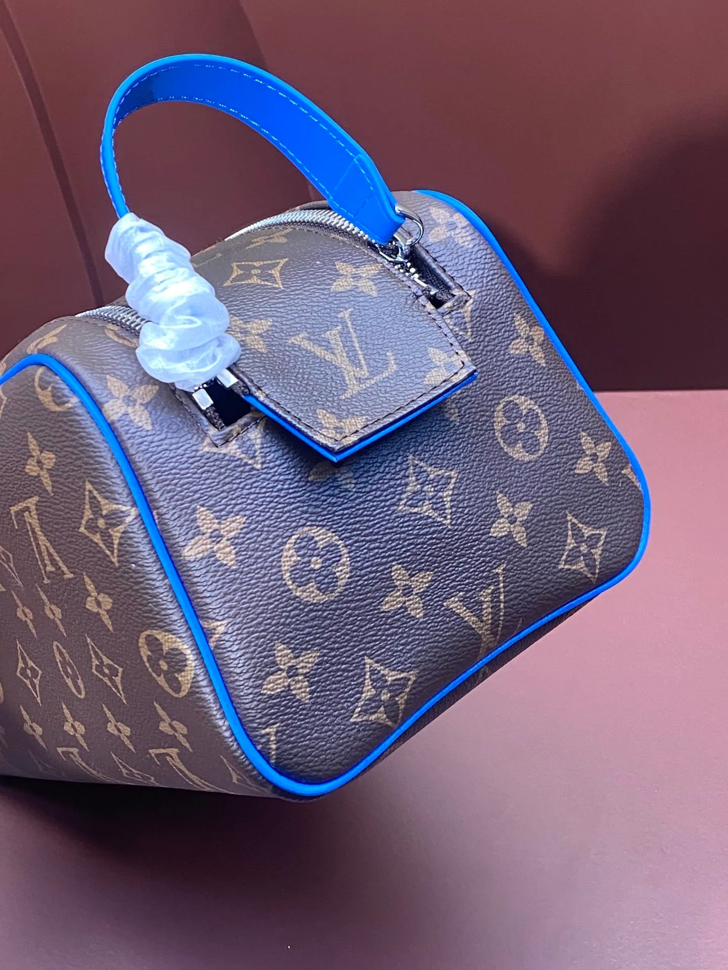 All categories Official website "Brand Women's Bags" Women's Bags 💙 LV 2025 new LV toiletry bag