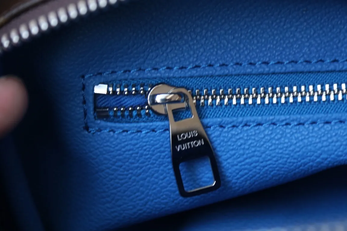 All Categories Official Website "Brand Women's Bags" Women's Bags 💙 LV 2024 New LV Cosmetic Bag