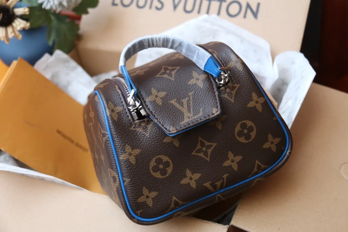 All Categories Official Website "Brand Women's Bags" Women's Bags 💙 LV 2024 New LV Cosmetic Bag