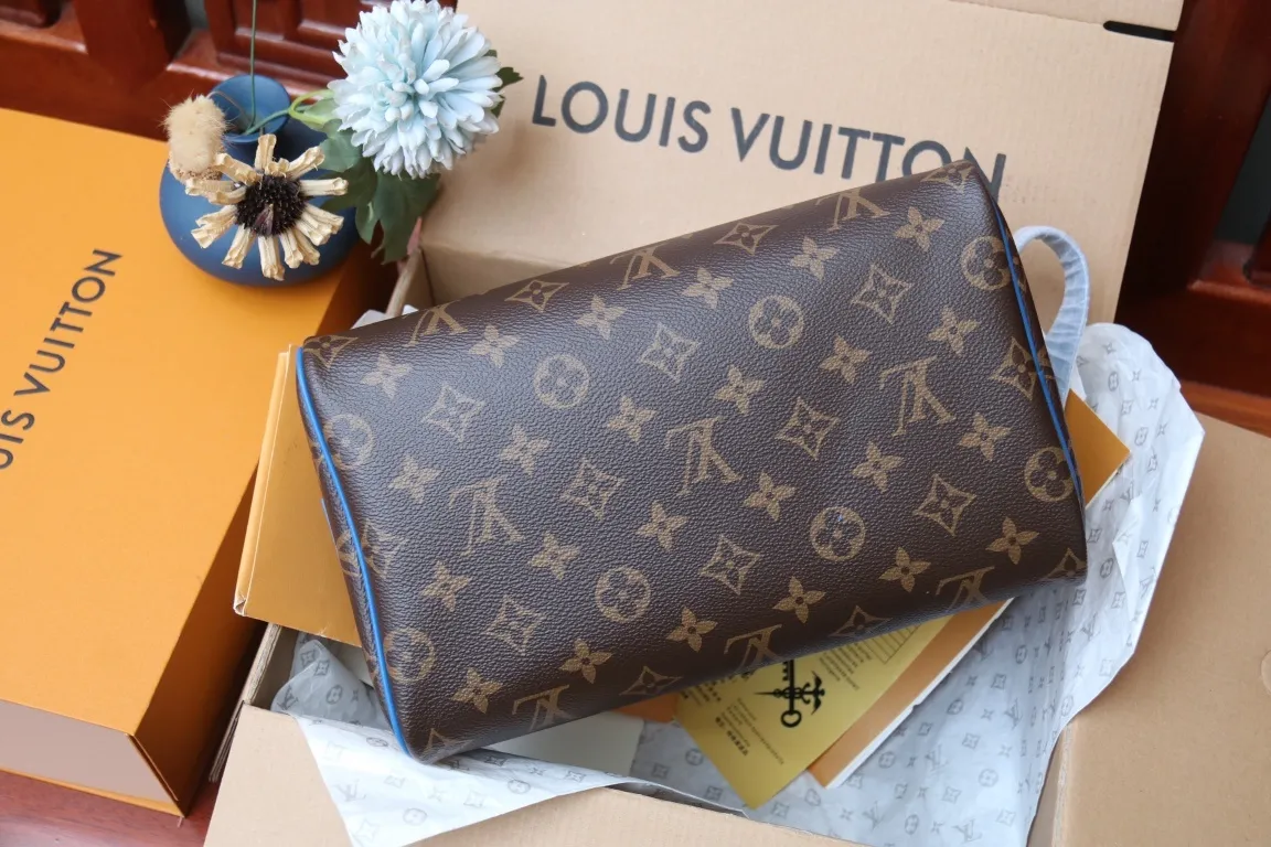 All Categories Official Website "Brand Women's Bags" Women's Bags 💙 LV 2024 New LV Cosmetic Bag