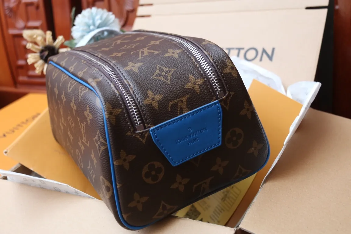 All Categories Official Website "Brand Women's Bags" Women's Bags 💙 LV 2024 New LV Cosmetic Bag