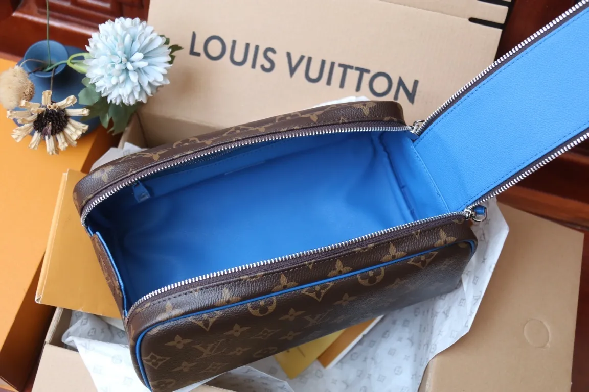 All Categories Official Website "Brand Women's Bags" Women's Bags 💙 LV 2024 New LV Cosmetic Bag