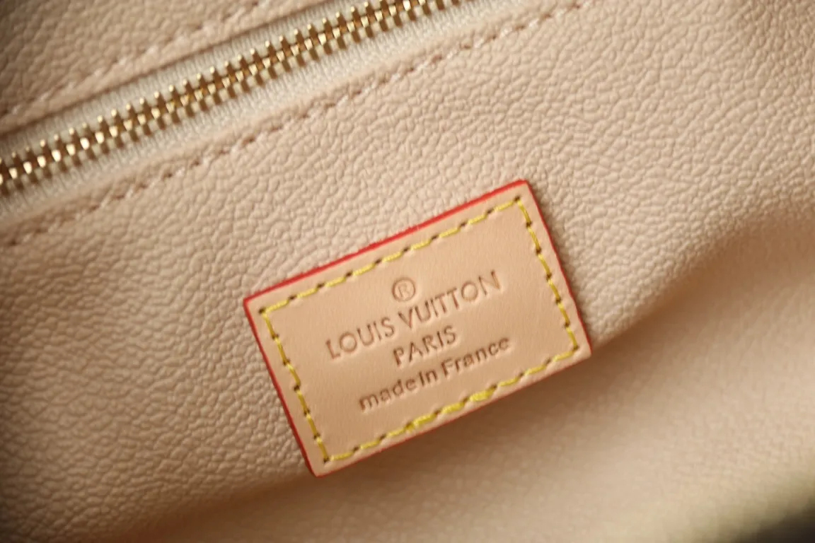 All Categories Official Website "Brand Women's Bags" Women's Bags 💙 LV 2024 New LV Cosmetic Bag