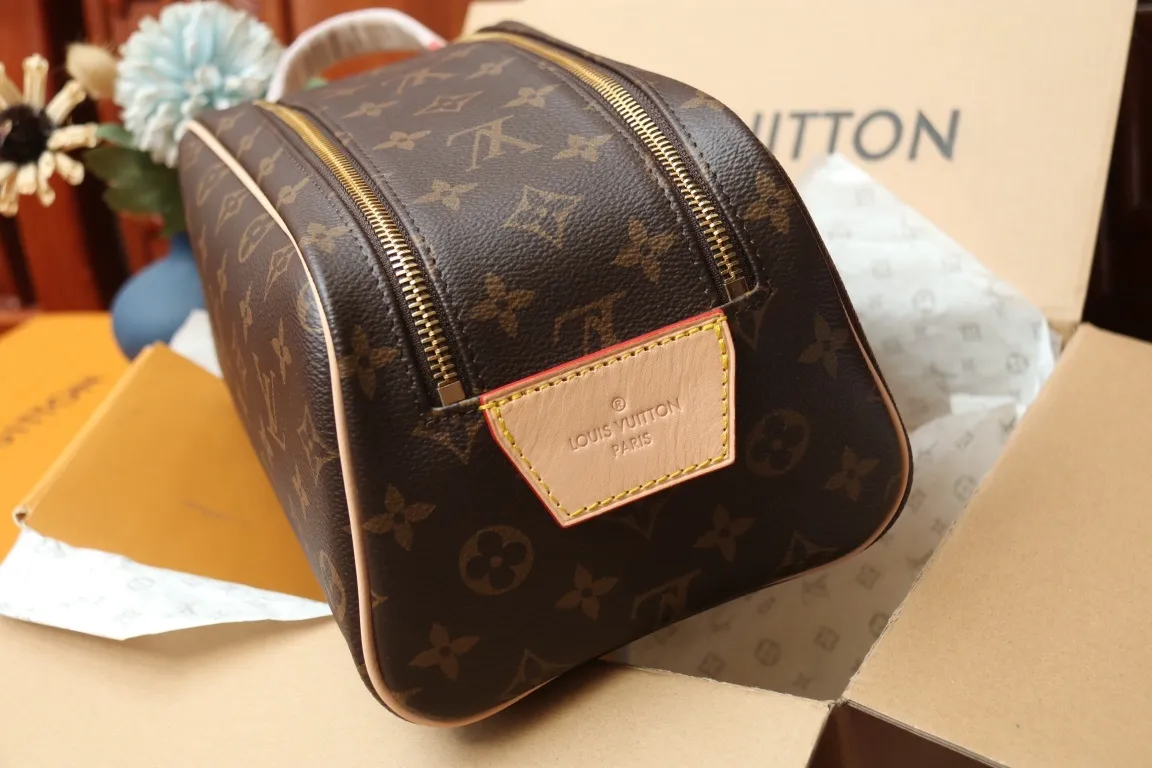 All Categories Official Website "Brand Women's Bags" Women's Bags 💙 LV 2024 New LV Cosmetic Bag