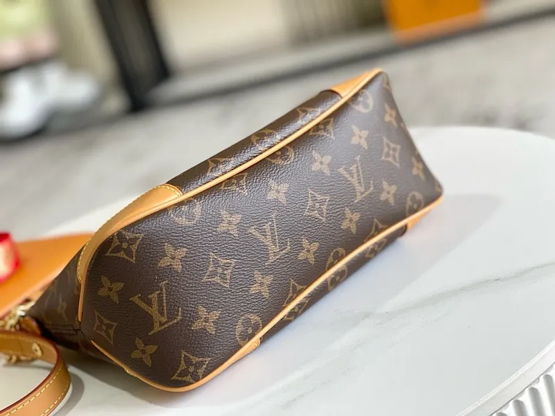 All Categories 💚 Authentic Grade Bags 💚 LV 2026 New LV Top Replica Crossbody Shoulder Bag