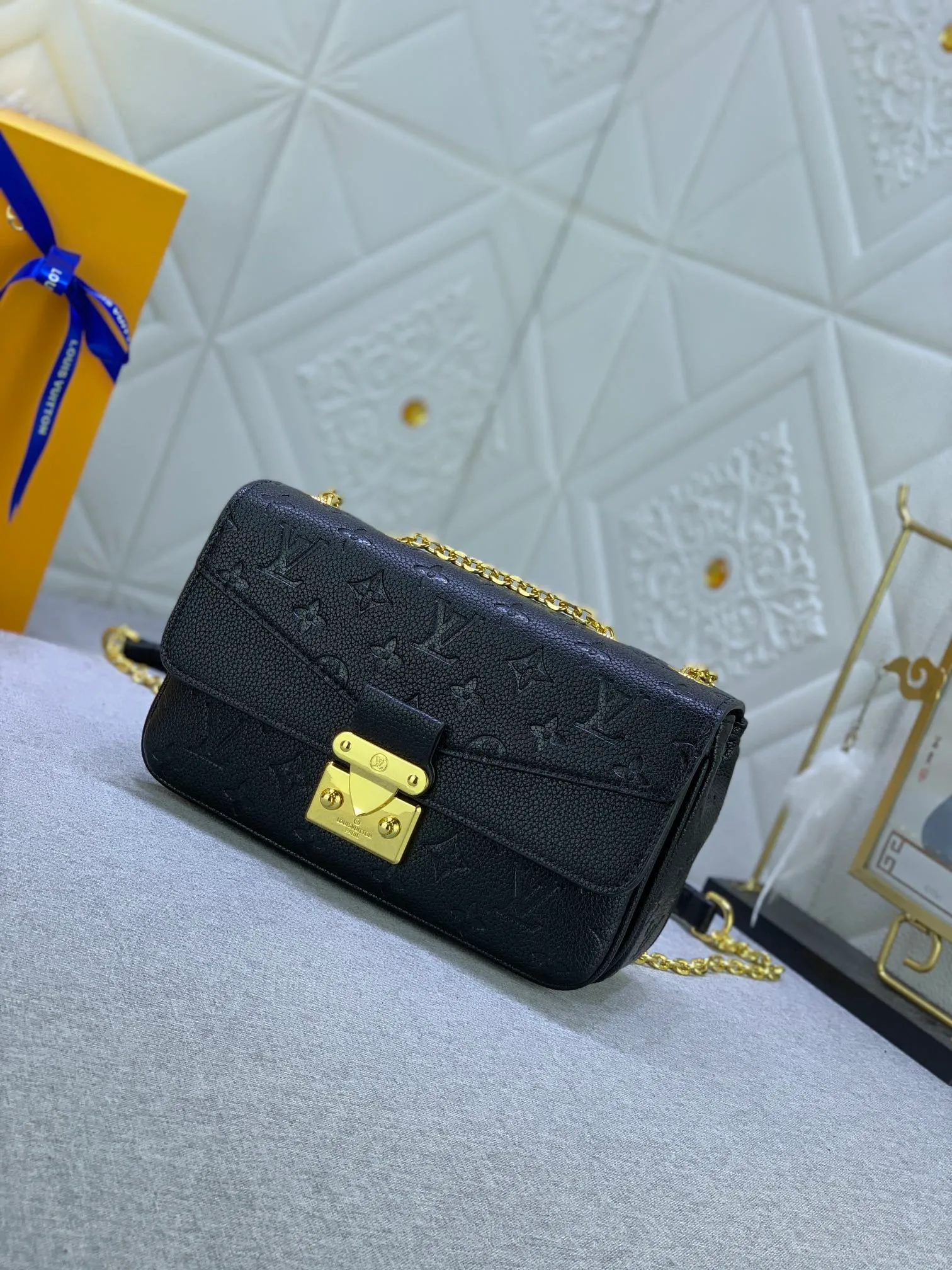 All Categories Official Website "Brand Women's Bags" Women's Bags 💙 LV Upgraded Original This Marceau chain bag is made of Monogram Empreinte embossed leather, with a plain leather flap and soft leather lining. Signature S-lock clasp and chain add to the elegance, and there's room for a large wallet and iPhone