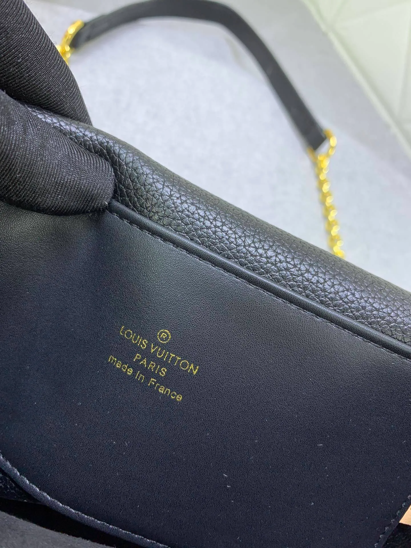 All Categories Official Website "Brand Women's Bags" Women's Bags 💙 LV Upgraded Original This Marceau chain bag is made of Monogram Empreinte embossed leather, with a plain leather flap and soft leather lining. Signature S-lock clasp and chain add to the elegance, and there's room for a large wallet and iPhone