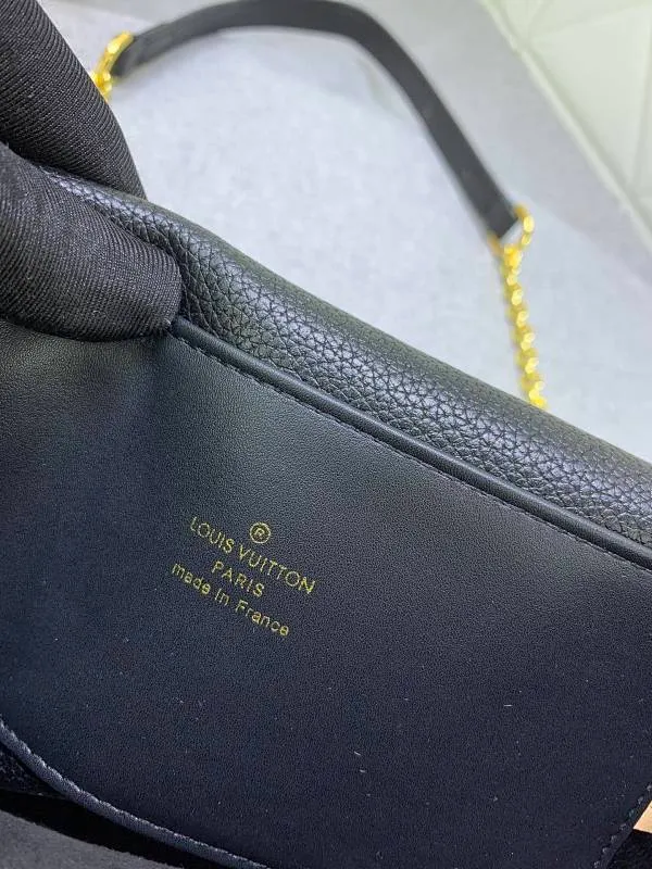 All Categories Official Website "Brand Women's Bags" Women's Bags 💙 LV Upgraded Original This Marceau chain bag is made of Monogram Empreinte embossed leather, with a plain leather flap and soft leather lining. Signature S-lock clasp and chain add to the elegance, and there's room for a large wallet and iPhone