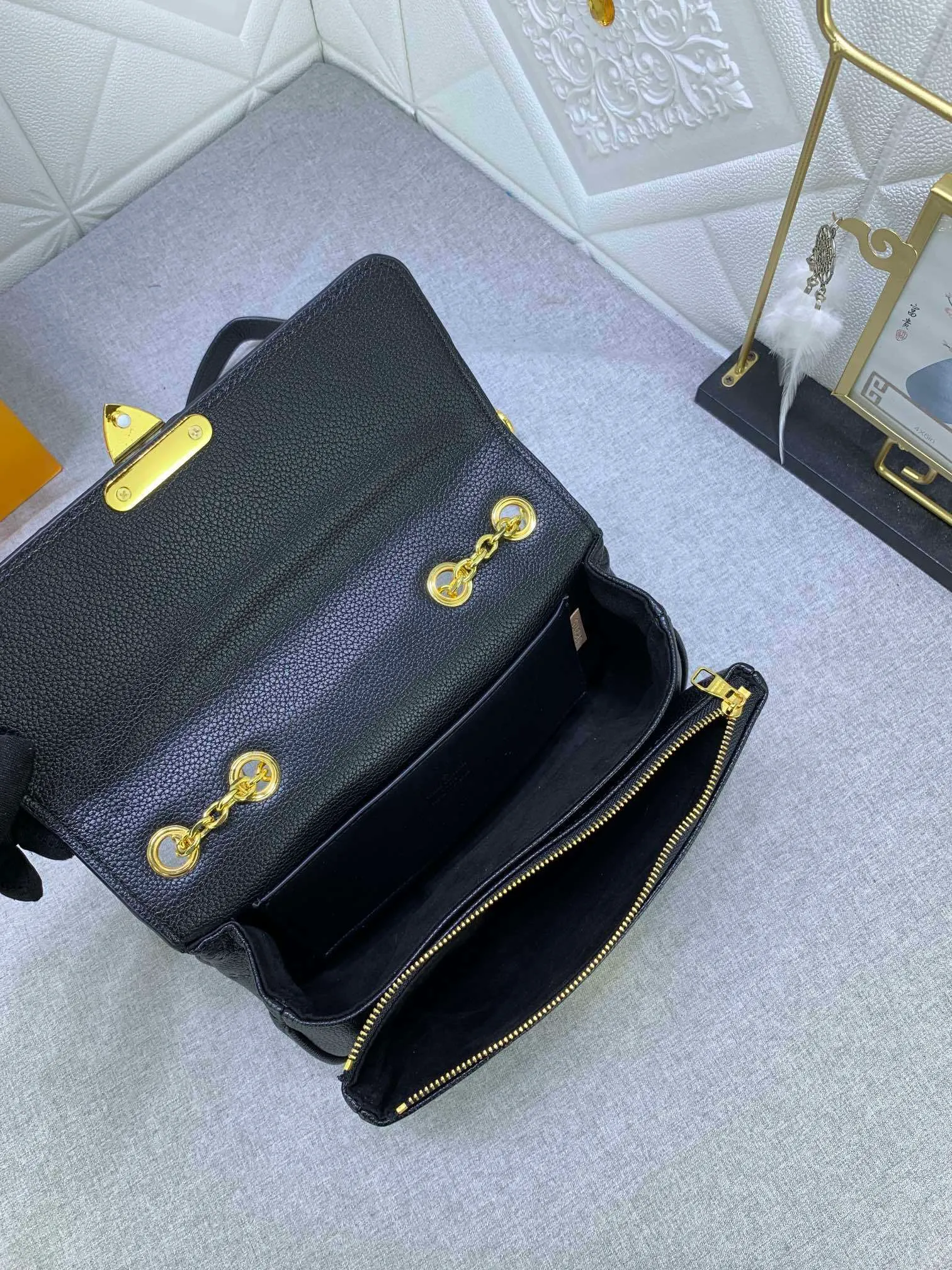 All Categories Official Website "Brand Women's Bags" Women's Bags 💙 LV Upgraded Original This Marceau chain bag is made of Monogram Empreinte embossed leather, with a plain leather flap and soft leather lining. Signature S-lock clasp and chain add to the elegance, and there's room for a large wallet and iPhone