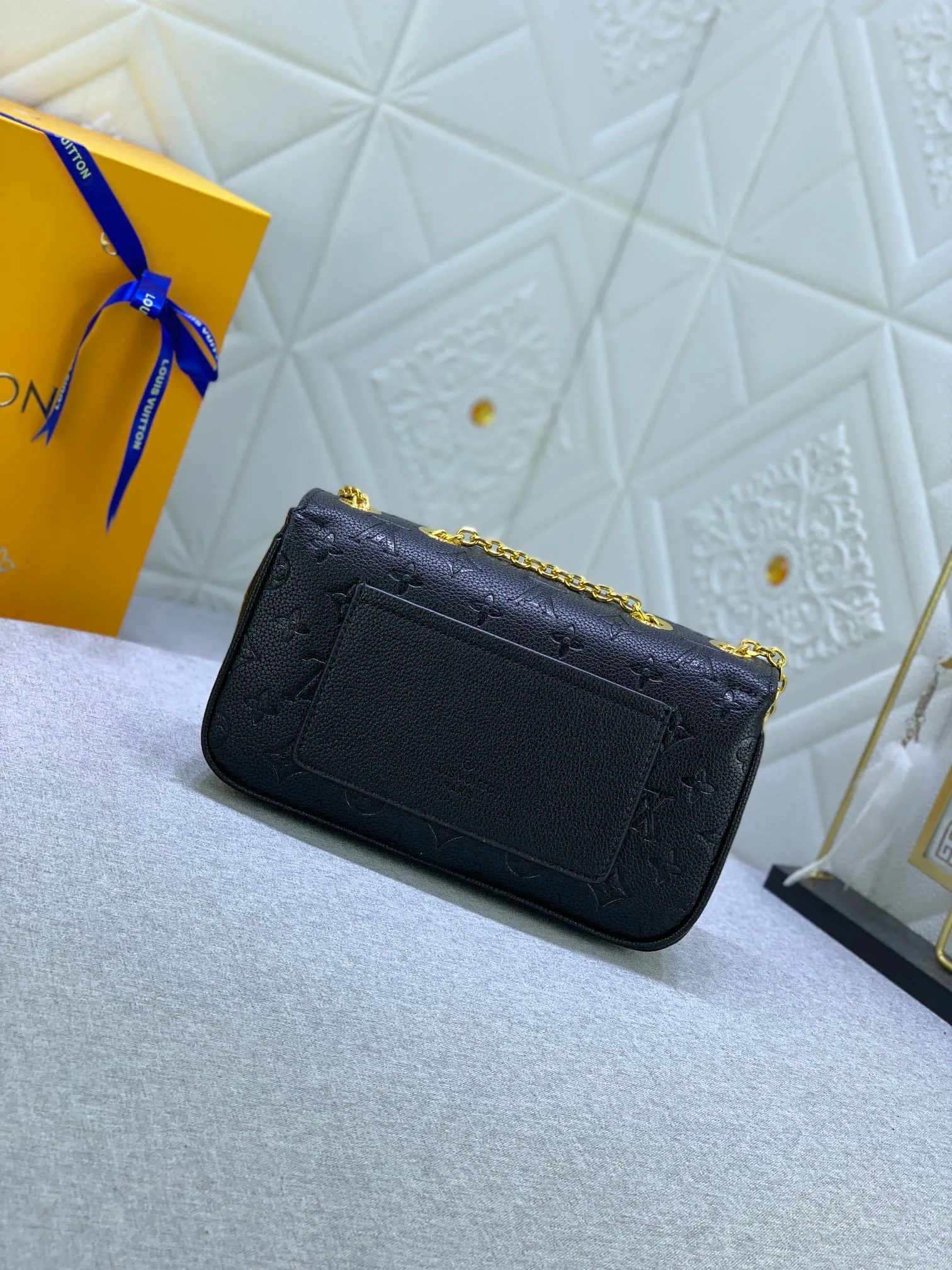 All Categories Official Website "Brand Women's Bags" Women's Bags 💙 LV Upgraded Original This Marceau chain bag is made of Monogram Empreinte embossed leather, with a plain leather flap and soft leather lining. Signature S-lock clasp and chain add to the elegance, and there's room for a large wallet and iPhone