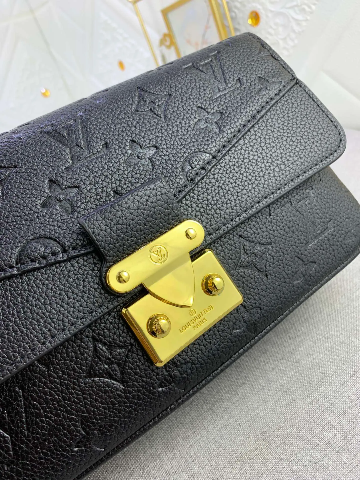 All Categories Official Website "Brand Women's Bags" Women's Bags 💙 LV Upgraded Original This Marceau chain bag is made of Monogram Empreinte embossed leather, with a plain leather flap and soft leather lining. Signature S-lock clasp and chain add to the elegance, and there's room for a large wallet and iPhone