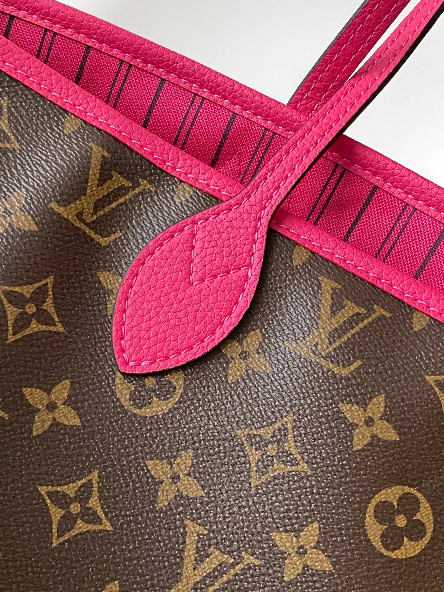 All categories Official website "Brand Women's Bags" Women's Bags 💙 LV 2026 new LV hand-held crossbody bag